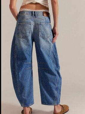 Good Luck Mid-Rise Barrel Jeans
We The Free
NWT
Color: Ultra Light Beam